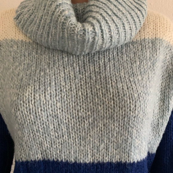 Allison Andrews Blue Color Block Knitted Turtleneck Sweater - Picture 4 of 7